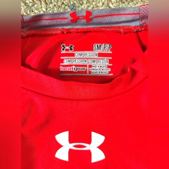 π₯4 for $30π₯ Under Armour red heatgear base layer compression shirt size SM - Picture 5 of 9